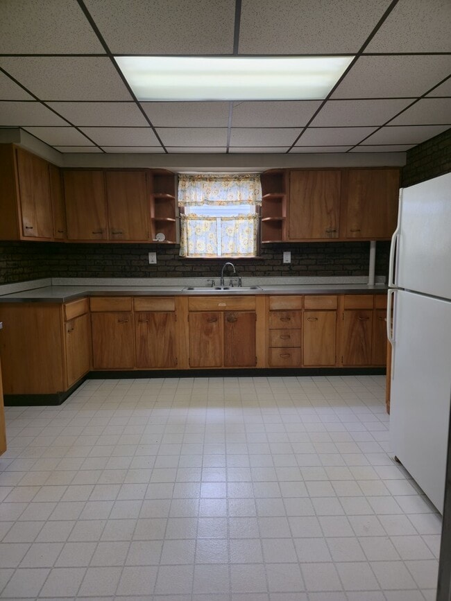 Building Photo - 121 Davis Ave