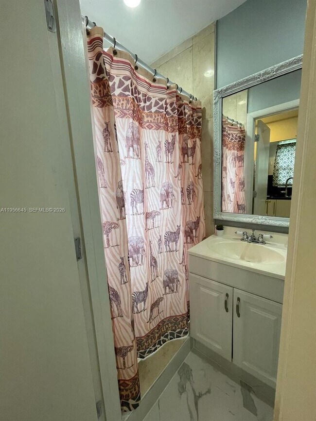 Building Photo - 223 SW 10th St