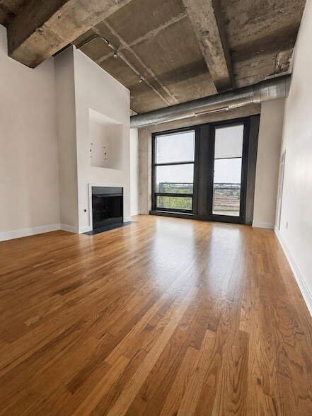 Building Photo - 1001 W 15th St