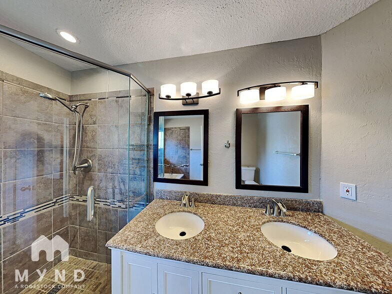 Building Photo - 7978 Lavender Ln