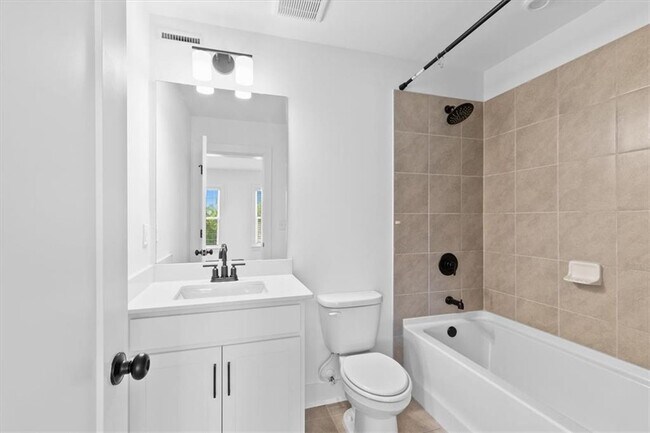 Building Photo - 3376 Macaiva Aly