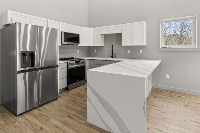 Building Photo - 2 Bedroom Shouse in Osage Beach