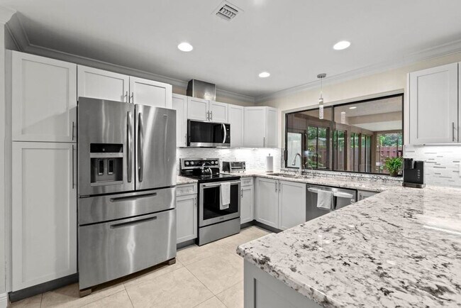 Building Photo - 13575 Columbine Ave