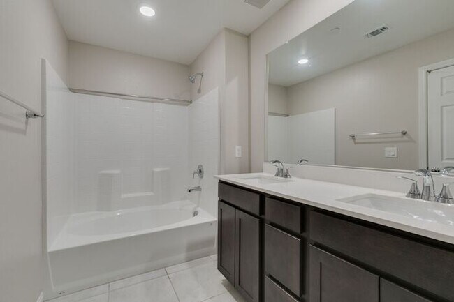 Building Photo - Bright & Spacious 3-Bedroom Home in Inspirada