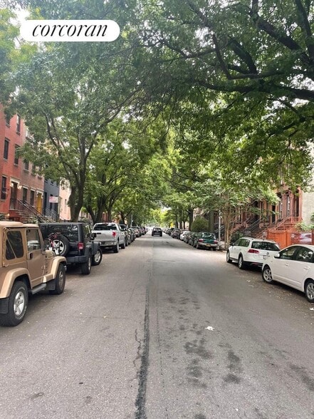 Primary Photo - 49 Monroe St