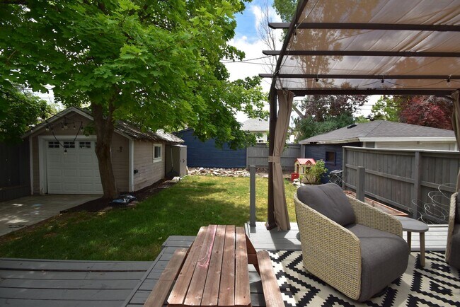 Building Photo - Newly Remodeled 4 Bedroom 2 Bath Home in Salt Lake City!!