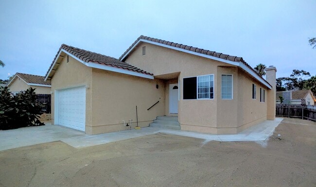 Building Photo - 585 Hildale Cir