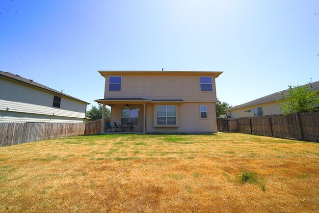 Building Photo - Beautifully Maintained Home in Schertz Now Available. Realtor Commission: $500