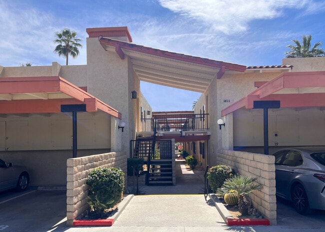 Building Photo - 1411 N Sunrise Way