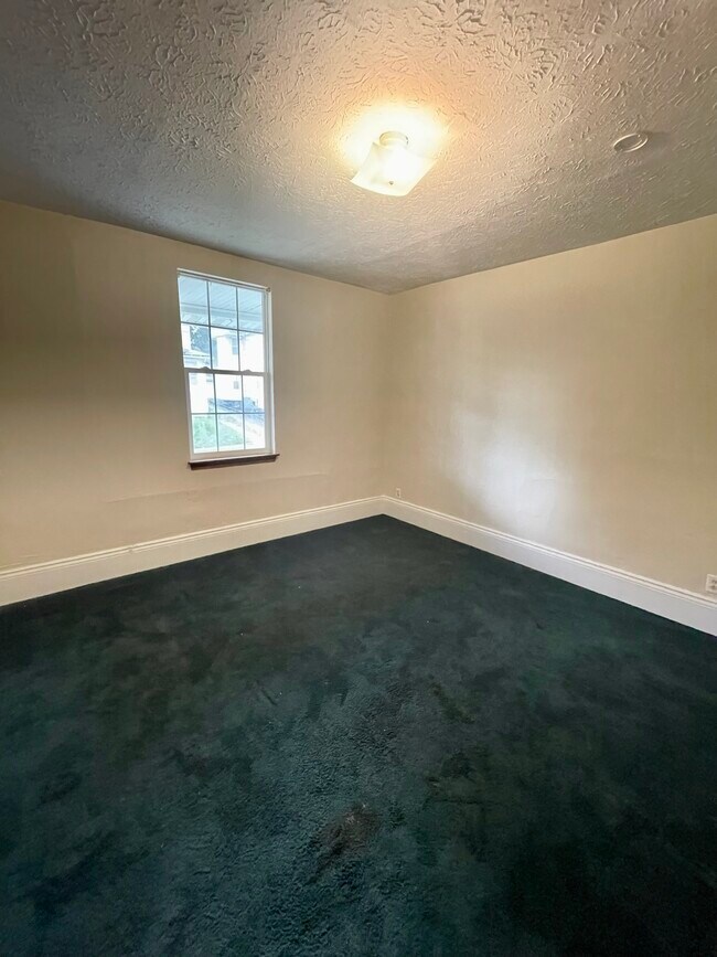 Building Photo - 202 Lincoln Ave NW