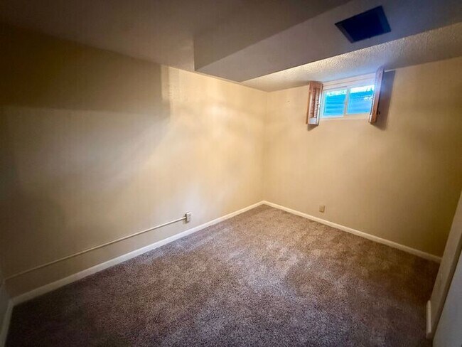 Building Photo - Conveniently Located 2 Bed, 2 Bath + 2 Bonus Rooms in Greeley