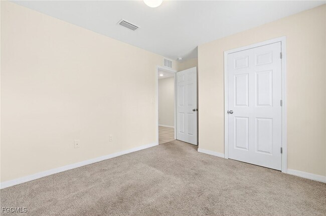 Building Photo - 1100 NE 36th St