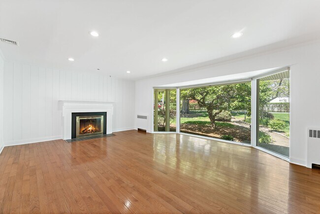 Building Photo - 128 Moorland Dr