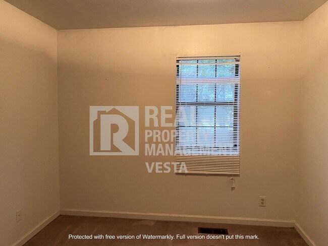 Building Photo - 627 Maplewood Dr