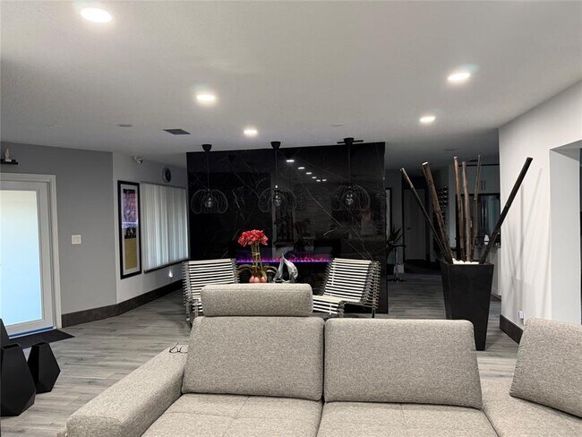 Building Photo - 11240 NW 43rd St