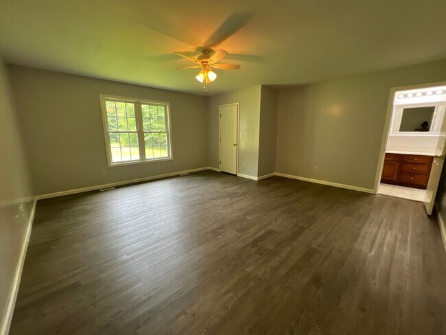 Building Photo - 3-Bedroom in Country Setting Close to Farmville!