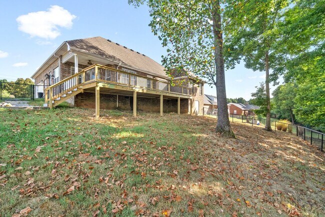 Building Photo - Pet Friendly Three Bedroom with Bonus!