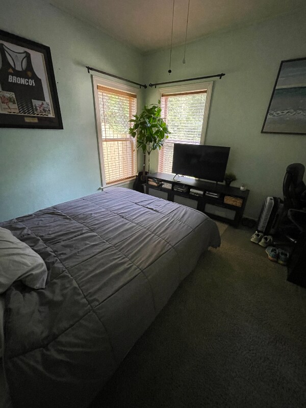 Building Photo - 534 Parker Ave