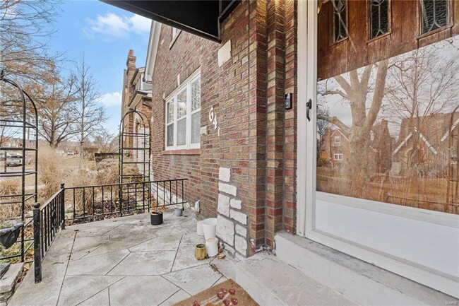 Building Photo - This charming gingerbread home in St. Loui...