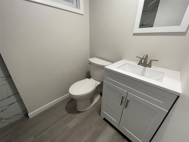 Building Photo - 17 Hide Away Ln