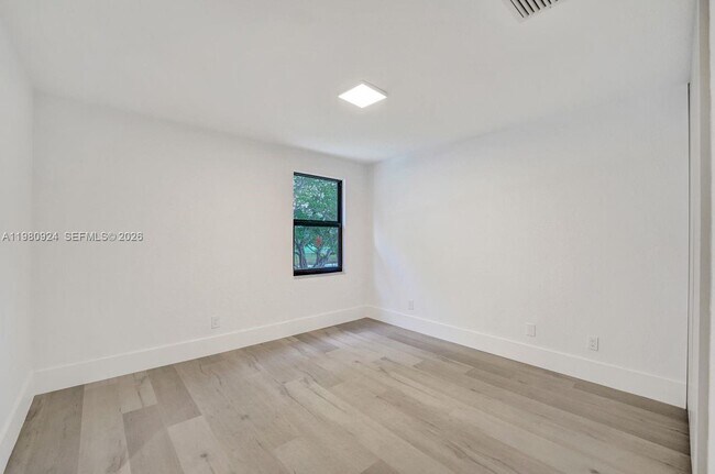 Building Photo - 4100 E Gardenia Ave