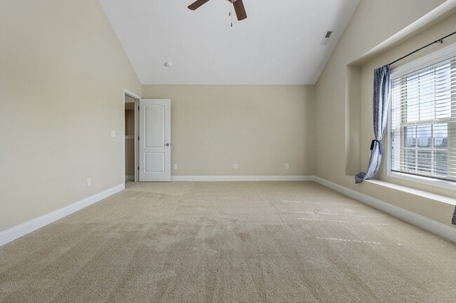 Building Photo - 223 Samuel Nicholas Dr