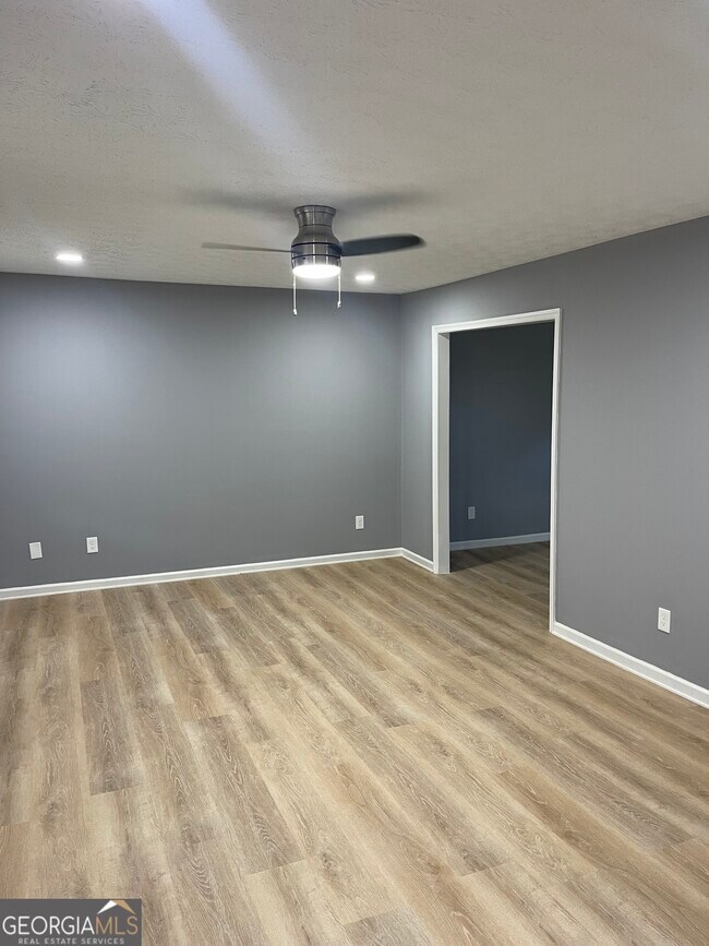 Building Photo - 235 Deerfield Dr