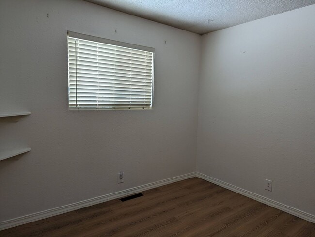 Building Photo - Beautiful 3 bedroom Orofino House