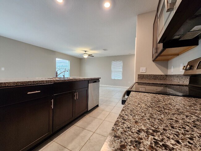 Building Photo - Gorgeous 4-Bedroom, 2.5-Bathroom Home in Riverview