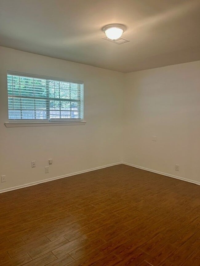 Building Photo - Newly renovated 3/2 home located in River ...