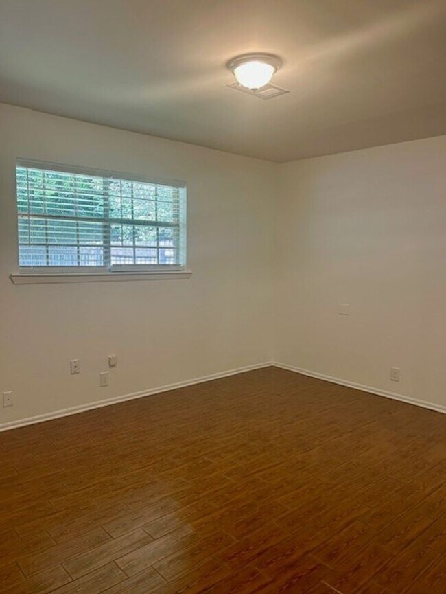 Building Photo - Newly renovated 3/2 home located in River Forest Covington