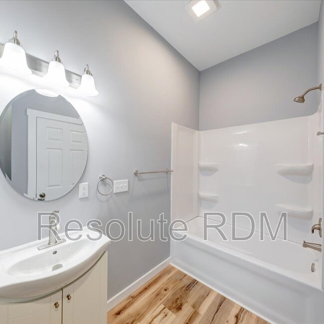 Building Photo - 804 N Locke St