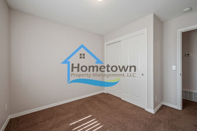 Building Photo - 3 Bedroom, 2 Bathroom Home, with Attached 2 Car Garage Available in Coeur d'Alene!