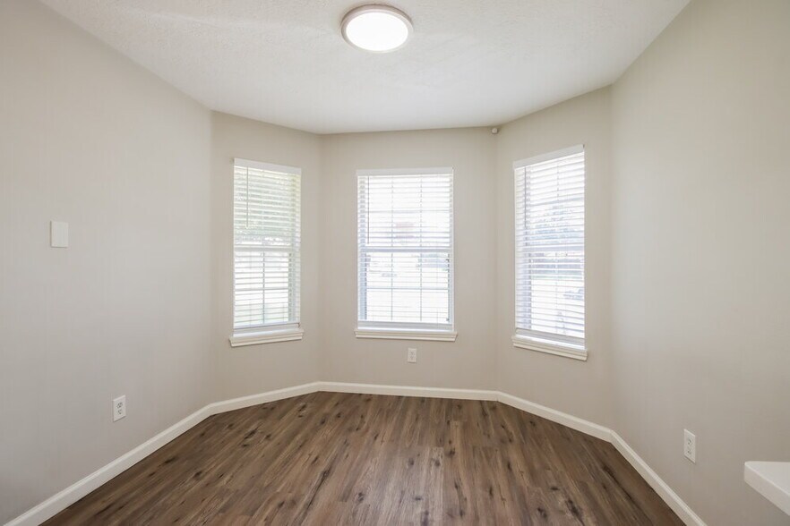 Building Photo - 26126 Cypresswood Dr