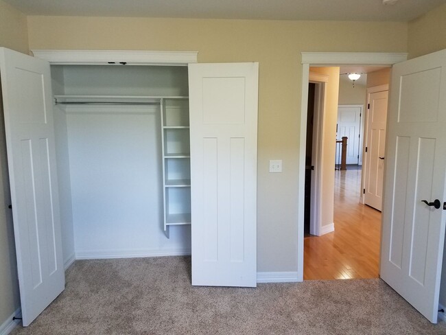 Building Photo - House For Lease