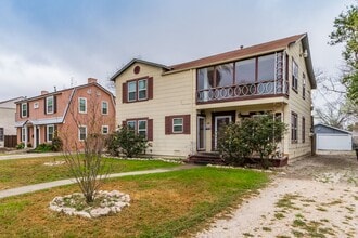 Building Photo - 2218 W Mistletoe Ave