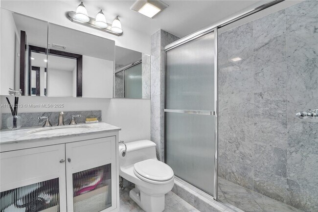 Building Photo - 400 South Pointe Dr