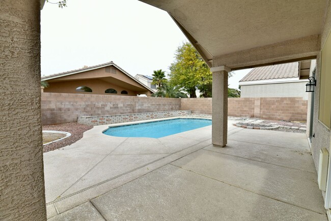 Building Photo - 1 Story with POOL