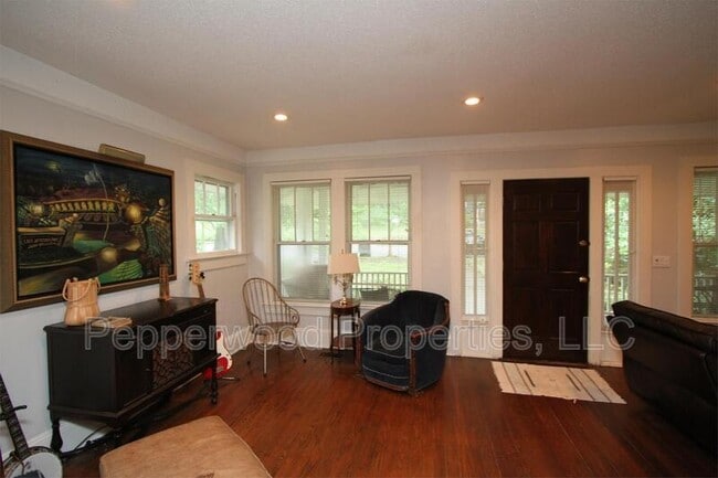 Building Photo - 664 Norwood St