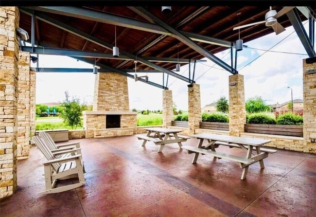 Building Photo - 1005 Fountain Grass Way