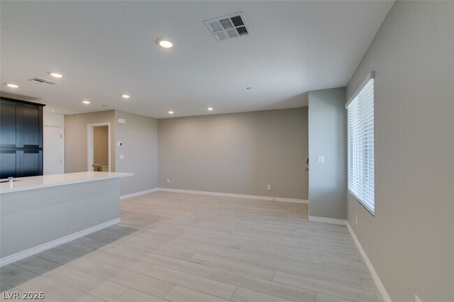 Building Photo - 6184 Rathbone St