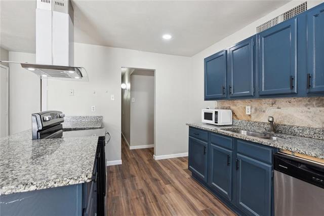 Building Photo - 556 Hawthorne Dr
