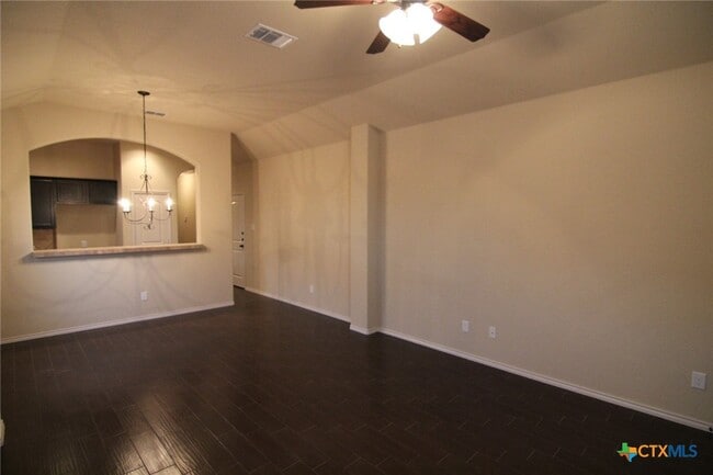 Building Photo - 534 Creekside Cir