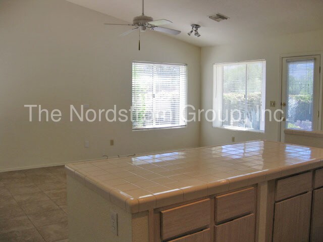 Building Photo - 877 W Annandale Way