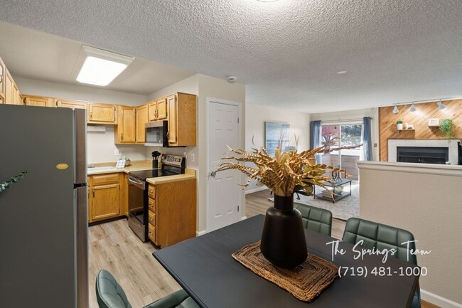 Building Photo - REMODELED SINGLE-LEVEL 2BD TOWNHOME w/ A/C - Security Deposit Waiver Available