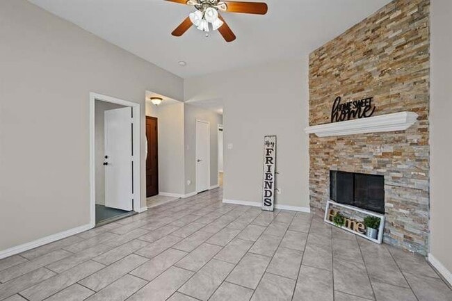 Building Photo - 3011 Castillo Dr