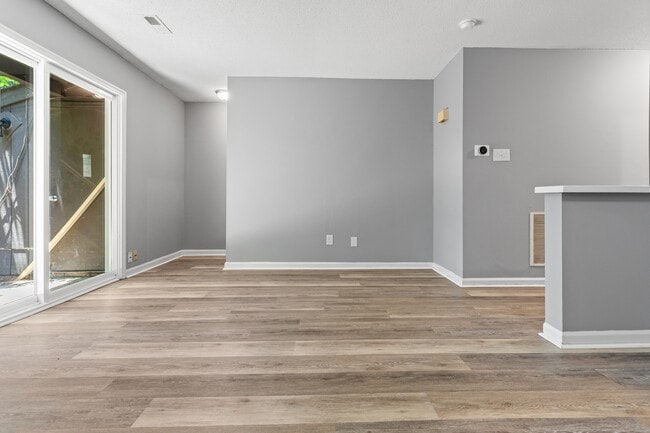 Building Photo - 4249 Lake Ridge Dr