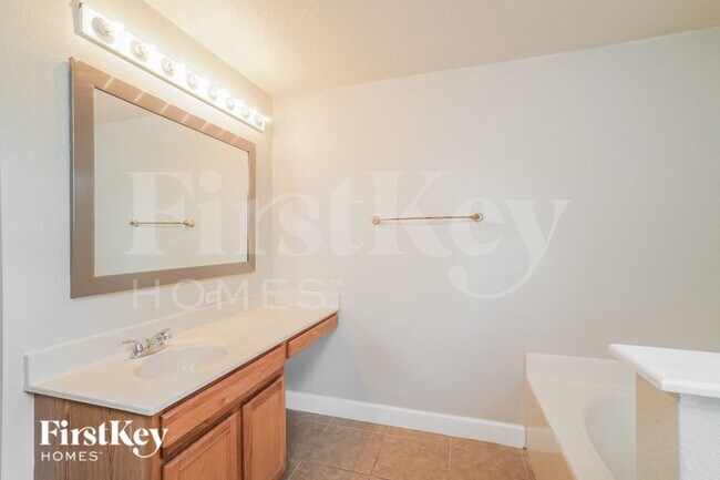 Building Photo - 129 Aurora Ln