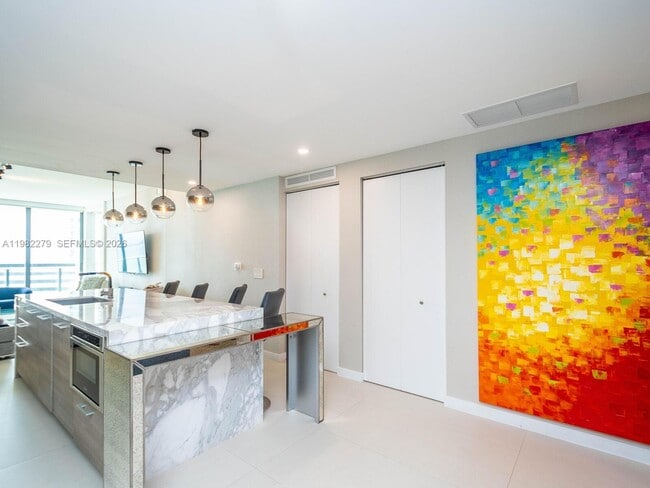 Building Photo - 650 NE 32nd St