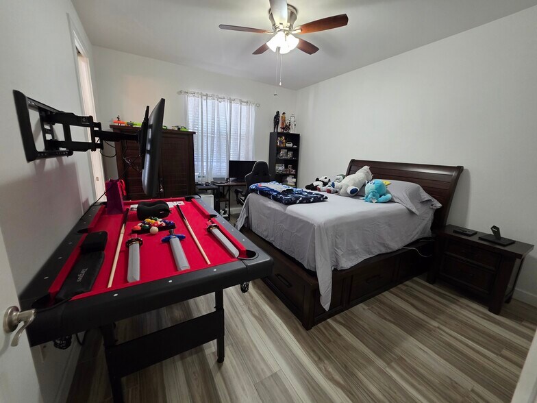 Building Photo - 5224 SW 27th Pl